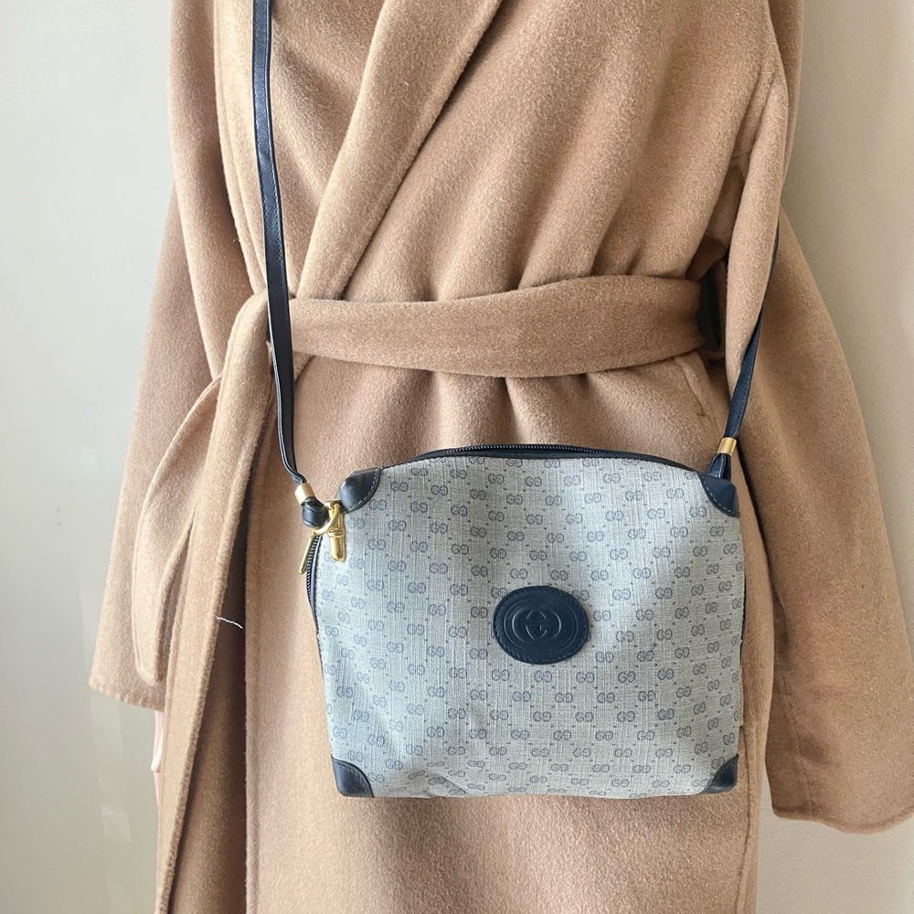 Authentic Gucci vintage micro GG canvas crossbody 007.104.4916 (A1008)